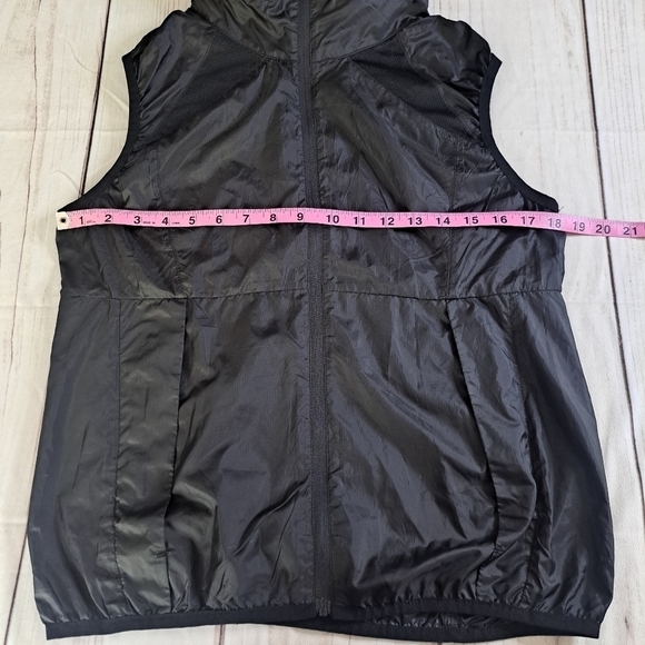 Zyia Active Black Trainer Vest Size Small Lightweight Packable Hood - Picture 4 of 11